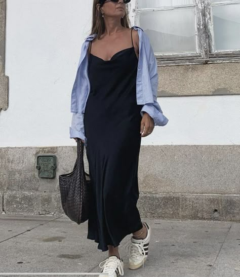 Black Maxi Dress Casual, Long Black Dress Outfit, Style A Maxi Dress, Shirt Over Dress, Black Maxi Dress Outfit, Maxi Dress Outfit Summer, How To Style A Maxi Dress, Simple Maxi Dress, Black Dress Outfit Casual