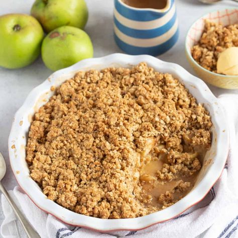 Satisfy your sweet tooth with this sticky toffee apple crumble recipe. Tart Bramley apples, sweet toffee sauce, and an easy oat crumble topping! Pear Crumble Recipe, Apple Pear Crisp, Apple Crumb Cake, Oat Crumble Topping, Baked Apple Dessert, Mary Berry Recipes, Crisps And Cobblers, Pear Crisp, Apple Crumble Pie