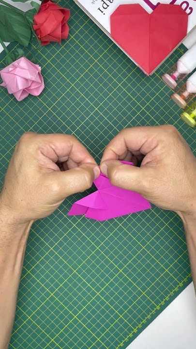 Learn how to make an origami heart bookmark with this easy, step-by-step tutorial. Great for kids and adults Easy Diy Bookmarks Simple, Heart Bookmark Tutorial, Heart Bookmark Origami, Easy Diy Bookmarks, Bookmarks Simple, Easy Origami Heart, Bookmark Tutorial, Bookmark Diy, Origami Bookmarks