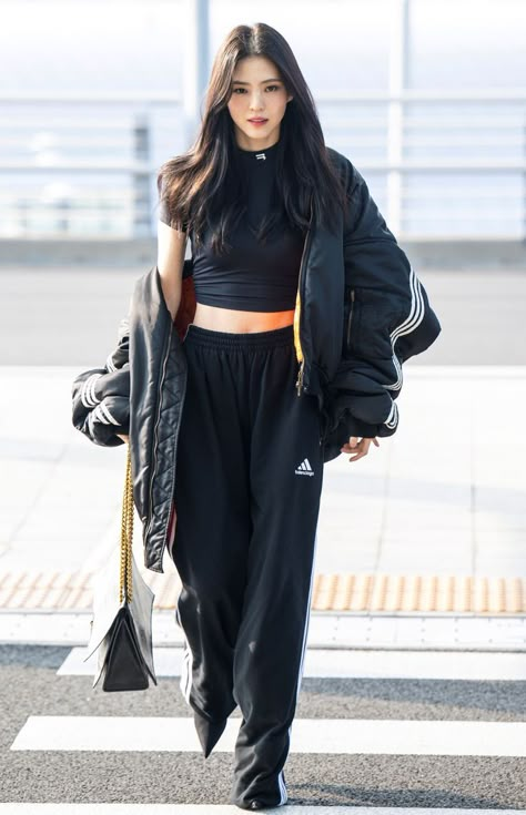 Famous Outfits, Seoul Fashion Week, Army Fashion, Korean Celebrities, Girl Crushes, Kpop Fashion Outfits, Just Girl Things, Kpop Outfits, Casual Style Outfits