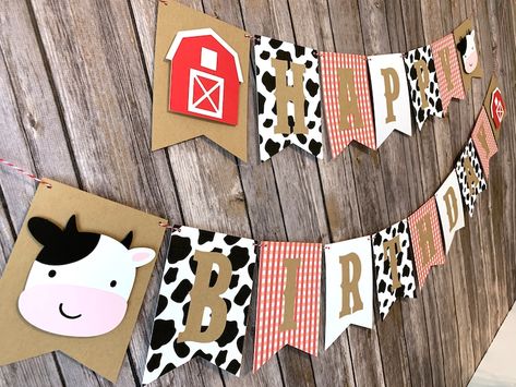 Barnyard Birthday Party Decorations, Cow Birthday Parties, Barnyard Birthday Party, Farm Theme Birthday, Farm Animal Party, Farm Animals Birthday Party, Farm Themed Birthday Party, Rodeo Birthday, Cow Birthday