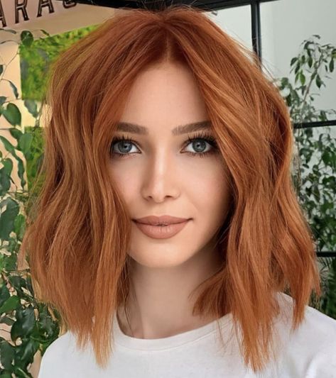 Auburn Long Bob Hairstyles, Hair Colour Ideas Copper, Copper Hair And Green Eyes, Long Bob Ginger Hair, Makeup For Copper Hair Green Eyes, Long Bob Copper Hair, Copper Hair Bob Haircut, Copper Hair 2023, Bob Ginger Hair