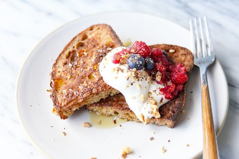 French Toast with Whipped Yogurt and Berries French Toast Topping, Yogurt French Toast, Toast Yogurt, French Toast Toppings, Whipped Yogurt, Make Greek Yogurt, Yogurt Toppings, Toast Toppings, Challah Bread