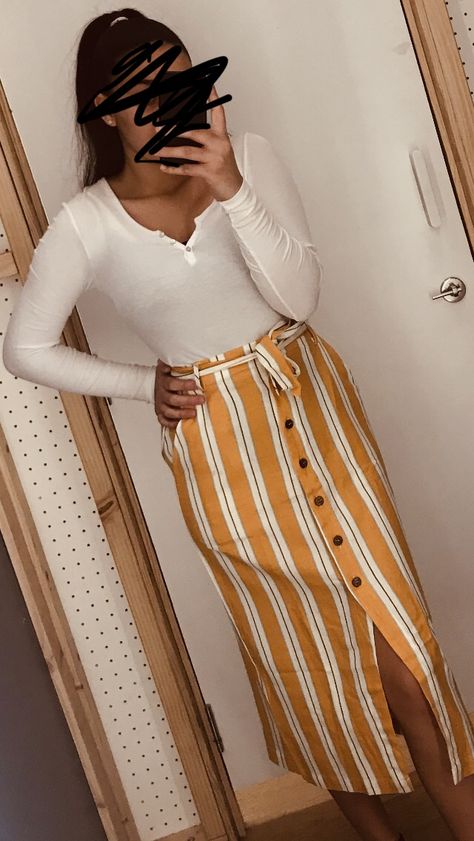 Summery,striped skirt with a plain white top💞 Striped Skirt Outfit Black And White, Stripe Skirt Outfit, Striped Skirt Outfit, Plain White Top, Clothing Tips, White Striped Skirt, Striped Skirt, Skirt Outfit, Stripe Skirt