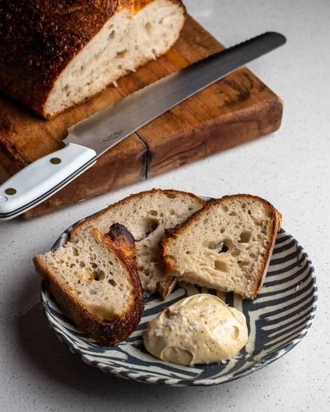 Easy whipped brown butter - The Burnt Butter Table Burnt Butter, Make Butter, Whipped Butter, Big Bubbles, How To Get Thick, Vegetarian Paleo, Brown Butter, Ceramic Bowl, Chopping Board