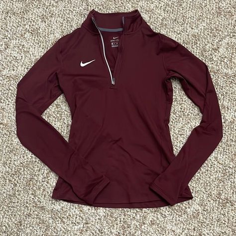 Womens Nike Half Zip Up Pullover Jacket Size XS Clothes Nike Women, Cute Zip Up Jackets, Fitted Zip Up, Nike Womans Outfits, Nike Half Zip Outfit, Nike Women Clothes, Nike Clothes Women, Womens Nike Tech, Nike Jacket Women