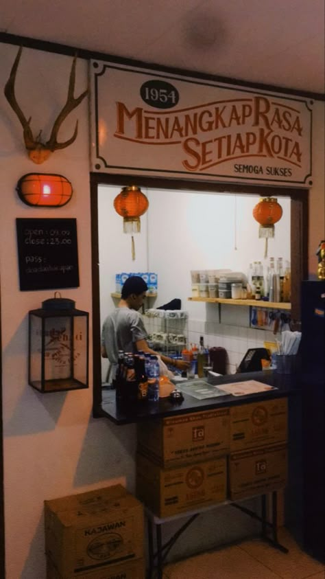 Kedai Kopi Design, Kopitiam Interior Design, Kopitiam Design, Vintage Cafe Design, Small Shop Design, Bakery Shop Interior, Asian Cafe, Vintage Coffee Shops, Mini Cafe