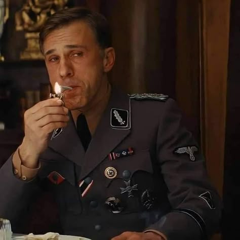 Hans Landa, Inglorious Basterds, Kare Kare, Inglourious Basterds, Football Players Images, Christoph Waltz, German Soldiers Ww2, Quentin Tarantino, Military Uniform