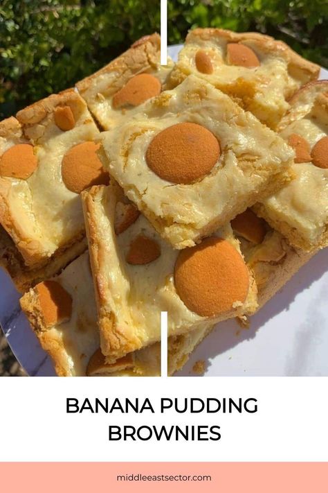 Banana Pudding Brownies: A combination of simple ingredients, that combines the flavors of brownies with an old-fashioned dessert, makes this an easy dessert recipe to remember! Quick Overview: Grab banana… Recipes For Old Bananas, Banana Pudding Brownies, Pudding Brownies, Classic Banana Pudding, Pudding Bar, Old Fashioned Banana Pudding, Banana Bread Brownies, Banana Pudding Desserts, Banana Bread Pudding