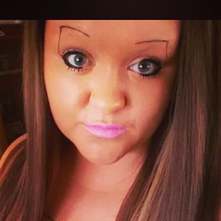 This fan of right angles. | 43 People Whose Eyebrows Are So Bad They're Actually Works Of Art Worst Eyebrows, School Dance Hairstyles, Eyebrow Fails, Make Up Fails, Makeup Fails Funny, Crazy Eyebrows, Plastic Surgery Fails, Bad Eyebrows, Makeup Fails