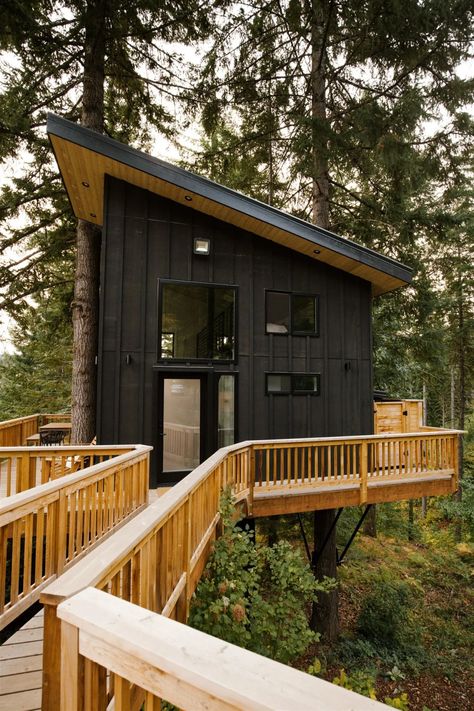 Bunkhouse Ideas, Pnw Winter, White Salmon Washington, Treehouse Vacations, Treehouse Airbnb, Alpine Modern, Cabin Plan, Scandinavian Architecture, Cabin Ideas