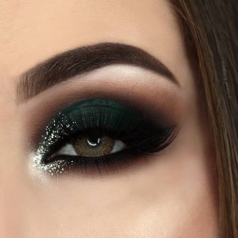 Maquillaje Smokey Eyes, Smokey Eyes Tutorial, Smokey Eyes Makeup, Make Up Diy, Smokey Eye Easy, Green Smokey Eye, Dark Eye Makeup, Makeup Smokey, Christmas Makeup Look