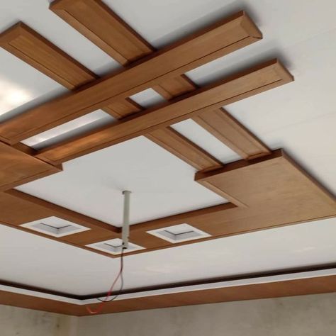 Simple False Ceiling Design, Wooden Ceiling Design, Luxury Ceiling Design, Wooden Beams Ceiling, Down Ceiling Design, Ceiling Design Ideas, Pvc Ceiling Design, New Ceiling Design, Interior Ceiling Design