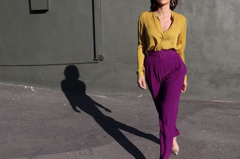 Carrot Pants Outfit, Purple Trousers Outfit, Mens Purple Pants, Purple Pants Outfit, Pinterest Dress, Purple Jumpers, Trouser Outfit, Maroon Shirts, Purple Jeans