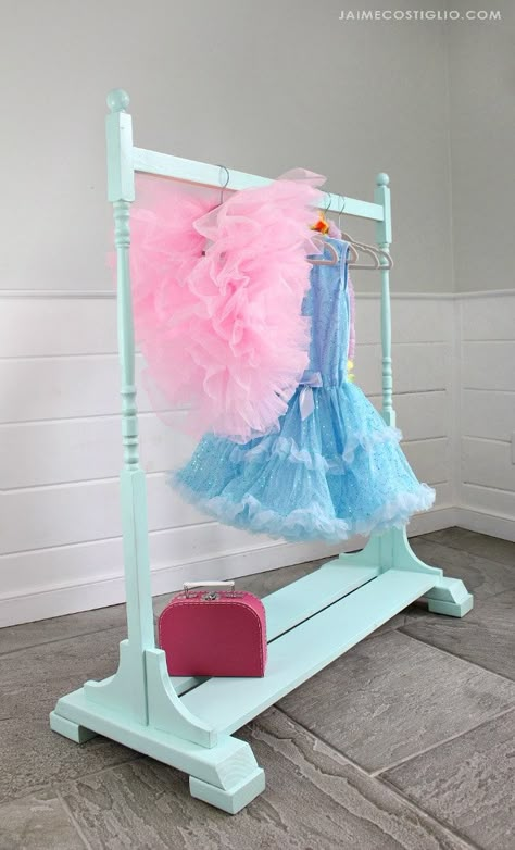 A DIY tutorial to build a kids wardrobe rack with free plans. A beautiful storage place for both dress up and every day kids clothes. Diy Kids Wardrobe, Dress Up Stations, Toddler Dress Up, Dress Up Closet, Dress Up Storage, Trash To Couture, Princess Closet, Diy Clothes Rack, Chic Room