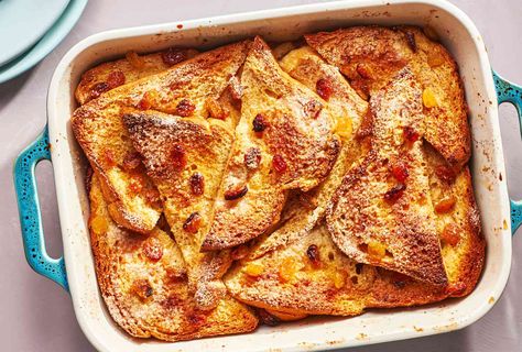 This traditional British bread and butter pudding recipe is comforting and economical, as well as a good use of leftover bread. British Bread, Bread And Butter Pudding Recipe, Bread Butter Pudding, British Desserts, Butter Pudding, Leftover Bread, Bread And Butter Pudding, Bread Pudding Recipe, Hot Cross Buns