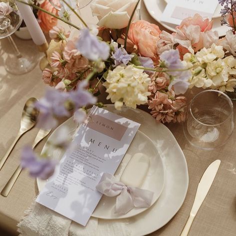 Trending Wedding Colors, Wedding Schemes, Wedding Color Schemes Spring, Wedding Dinner Menu, Wedding Color Trends, Trending Wedding, Lilac Wedding, Spring Wedding Colors, Bright Wedding