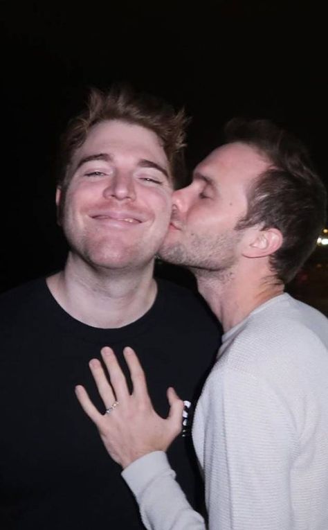 Ryland Adams, Shane Dawson And Ryland, Shane Dawson Memes, Shane And Ryland, Celebrity Airport Style, Ricky Dillon, Joey Graceffa, Joe Sugg, Proposal Photos