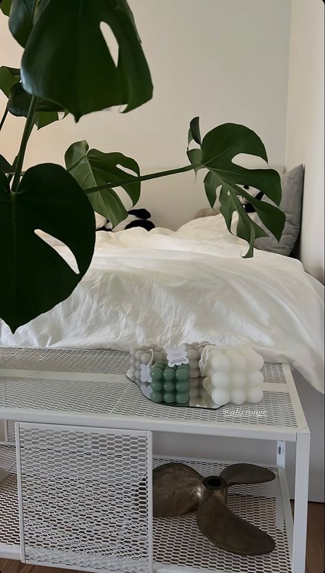 White room and white bed with candles plants and decoration White Room With Plants, 2024 Bedroom, Basement Room, Candle Plant, White Bed, London Apartment, Plant Aesthetic, Minimalist Room, Room With Plants