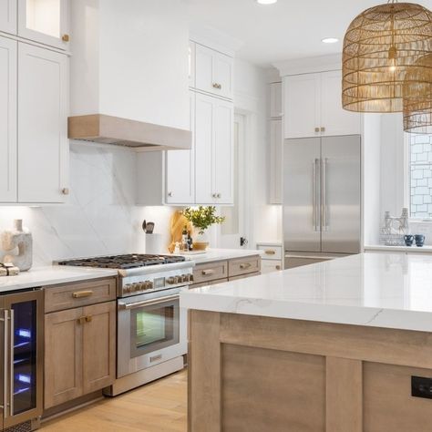 2024 is all about subtle, calming colors in the kitchen. From soft whites and grays to warm natural wood tones, these trends are easy to achieve with Timberland’s affordable cabinet options. Update your kitchen with modern finishes that will keep your space looking fresh. Explore more of our trending designs and colors at https://timberlandcabinets.com (link in bio) #CabinetTrends #KitchenColors #AffordableDesign #HomeImprovement #ColumbiaTN #MiddleTennesseeHomes #kitchendesign #TimberlandC... White And White Oak Kitchen, Two Tone Kitchen Cabinets Wood And White, Two Tone Kitchen Cabinets Wood, Cabinet Trends, Affordable Cabinets, Two Tone Kitchen Cabinets, White Oak Kitchen, Cabinet Options, Two Tone Kitchen