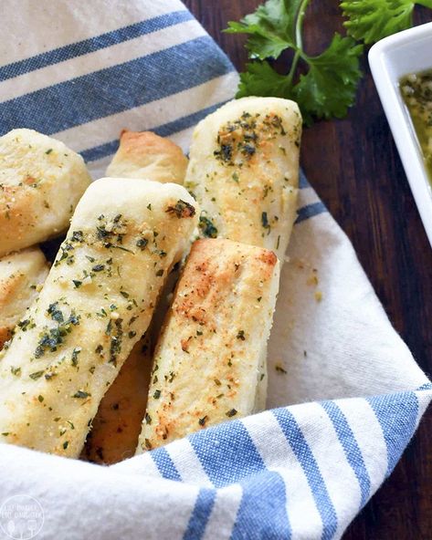 Garlic Bread Sticks made with pizza dough Best Dinner Roll Recipe, Fresh Pizza Dough, Garlic Bread Sticks, Pizza Dough Bread, Freeze Pizza Dough, Fried Bread Recipe, Fresh Pizza, Garlic Pizza, Make Garlic Bread