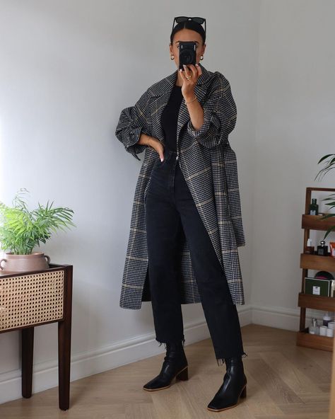 Boots Winter Outfit, Formal Pants, Classic Pants, Brown Trim, Winter Outfits Women, Boots Outfit, Duster Coat, Winter Outfits, Kimono Top