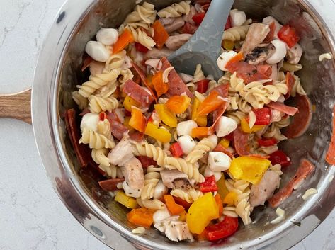 High Protein Italian Chicken Pasta Salad Macro Friendly Bbq Sides, Macro Friendly Quick Lunches, Lunch Macro Friendly, Macro Friendly Chicken Pasta, Macro Friendly Alfredo, Italian Chicken Pasta, Macro Meal Plan, Pasta Varieties, Soup Dish