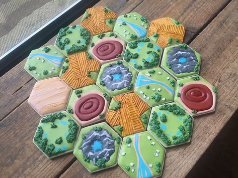 D&d Cookies, Dnd Cupcakes, Dungeons And Dragons Food Ideas, Dnd Food Ideas, Dnd Cookies, Dnd Themed Snacks, Board Game Food, Dnd Snacks, Video Game Food