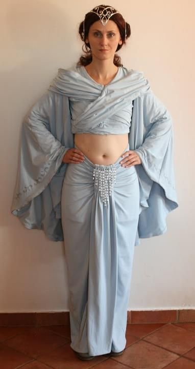 Padmé Tatooine midriff Padme Tatooine Outfit, Midriff Outfits, Padme Costume, Midriff Dress, Star Wars Padme, Padme Amidala, Star Wars Outfits, Star Wars Costumes, Fantasy Fashion