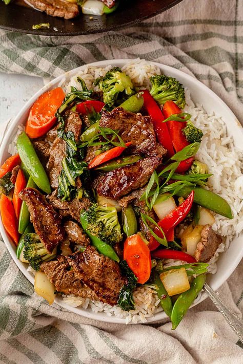 Quick and easy steak stir fry is a healthy dinner made with whatever fresh or frozen vegetables you have on hand. This is a simple weeknight meal you can throw together in 20 minutes. Flank Steak Stir Fry, Steak Stirfry Recipes, Homemade Stir Fry Sauce, Steak Stir Fry, Homemade Stir Fry, Top Sirloin Steak, Easy Steak, Beef Stir Fry, Skirt Steak