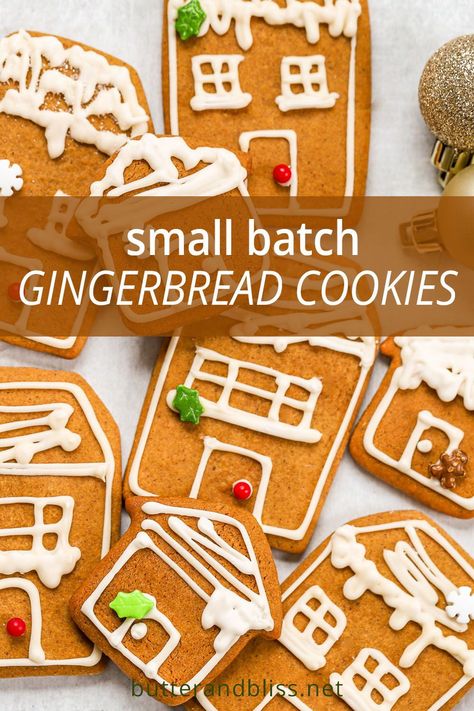 Gingerbread Cookies Small Batch, Small Batch Gingerbread Cookies, Small Batch Gingerbread, Christmas Baking Recipes Easy, Small Batch Cookie Recipe, Christmas Baking Easy, Easy Gingerbread Cookies, Small Batch Cookies, Gingerbread House Recipe