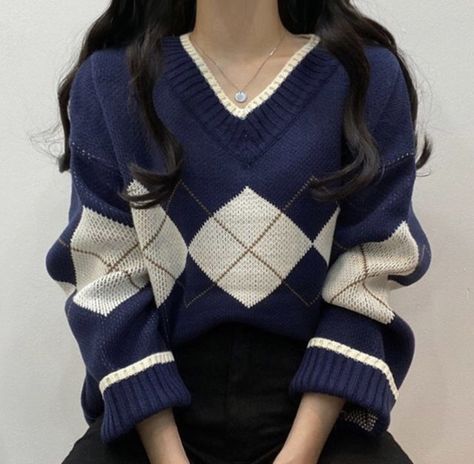 Navy Blue Dark Academia Outfits, Navy Blue Cardigan Outfit Aesthetic, Sweater Outfits Korean, Casual Asian Fashion, Dark Blue Sweater, Korean Casual Outfits, Casual Day Outfits, Fashionista Clothes, Easy Trendy Outfits