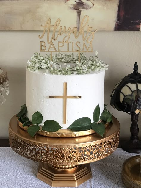 Eucalyptus Baptism Decor, Simple Baptism Decor, Cake For Baptism Boy, Baptism Party Ideas Girl, Baptism Celebration Ideas, Boy Baptism Cakes, Small Baptism Party, Baptism Cakes Girl, White Baptism Decorations