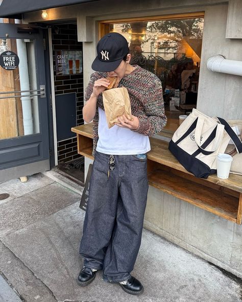 Layered Outfits Streetwear, T Shirt Layering Outfit, White Shirt Fits, Layering Outfits Men, Jacob Eldori, White T Shirt Outfit, White Sweater Outfit, Sweater Outfits Men, Inspo People