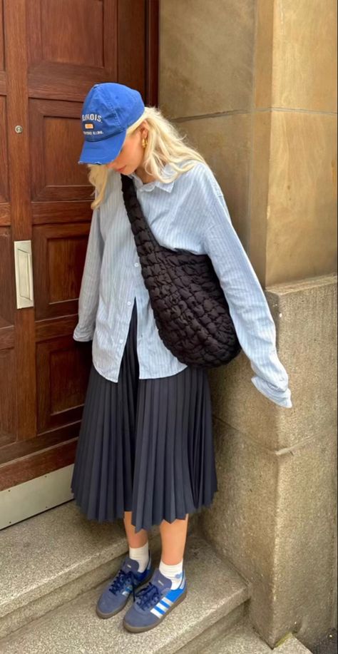 Cos Quilted Bag Outfit, Cos Bag Outfit, Thai Street Fashion, Cos Bag, Scandi Fashion, Japan Outfit, Hijab Fashion Inspiration, Harajuku Fashion, Urban Outfits