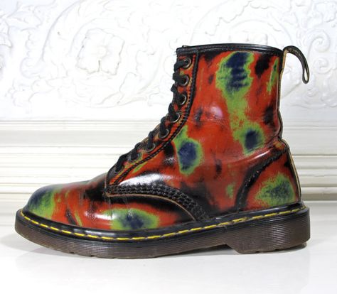 MY doc martens!! :) Doc Martens Boots Outfit, Custom Timberlands, Dr Martens Boots Men, Dr Martens Combat Boots, Doc Martins Boots, Doc Martens Outfit, Combat Boots Style, Doc Martens Boots, Shop Boots