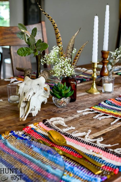 Boho table setting. Yes you can get awesome Boho décor on the cheap. Look at this cute table full of dollar store fall decorating accessories. Thanksgiving Table Settings Dollar Store, Boho Table Setting, Dining Table Decor Everyday, Boho Decoration, Boho Table, Charming Home, Fall Table Settings, Easter Decorations Dollar Store, Thanksgiving Table Settings