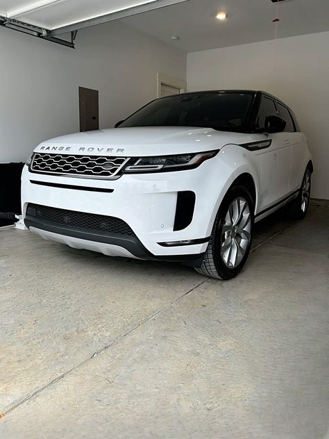 Range Rover Selfie, Range Rover White Aesthetic, Inside Range Rover Aesthetic, White Range Rover Aesthetic, Range Rover Aesthetic, Rover Aesthetic, White Range Rover, Mom Cars, Range Rover White