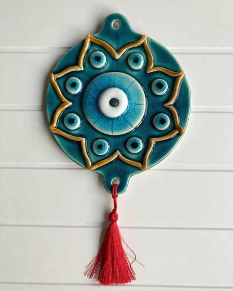 Ceramic Clay Art, Clay Box, Abstract Pencil Drawings, Evil Eye Art, Ceramic Christmas Decorations, Buddha Art Painting, Beginner Pottery, Diy Air Dry Clay, Mixed Media Art Canvas