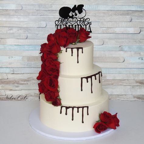 Yes this is a wedding cake, with halloween theme Congratulations Mr. & Mrs. Tumminia @pattyvampira . . . . . . . . . . . . . #halloween #halloween🎃 #halloweenwedding #halloweencake #halloweenweddingcake #cake #cakes  #weddingcake #blackandrose #blackandred #blackandredcake #redrose #redrosecake #نیکوکیک #nikoocake Halloween Wedding Cake, Wedding Fest, Sweet 16 Inspo, Halloween Wedding Cakes, Marriage Ideas, Baking Party, White Wedding Cake, Halloween Cakes, Party Recipes