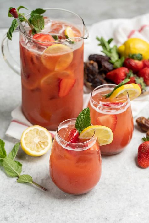 Mcdonald's Sweet Tea Recipe, Mcdonalds Sweet Tea, Watermelon Sangria, Homemade Strawberry Lemonade, Sweet Tea Recipes, Perfect Summer Drink, Peach Ice Tea, Iced Tea Recipes, Smoothie Makers