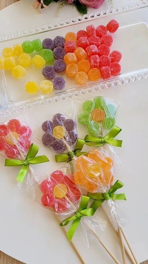 Market Day Ideas, Deco Fruit, Candy Gifts Diy, Ideas Regalos, Amazing Food Decoration, Candy Flowers, Real Christmas Tree, Birthday Brunch, Cool Christmas Trees