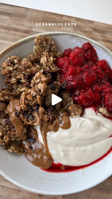 Pan Granola, Scrambled Oats, Yoghurt Breakfast, Protein Mix, Frozen Raspberries, Oats Breakfast, Bariatric Recipes, Soy Protein, Cacao Nibs