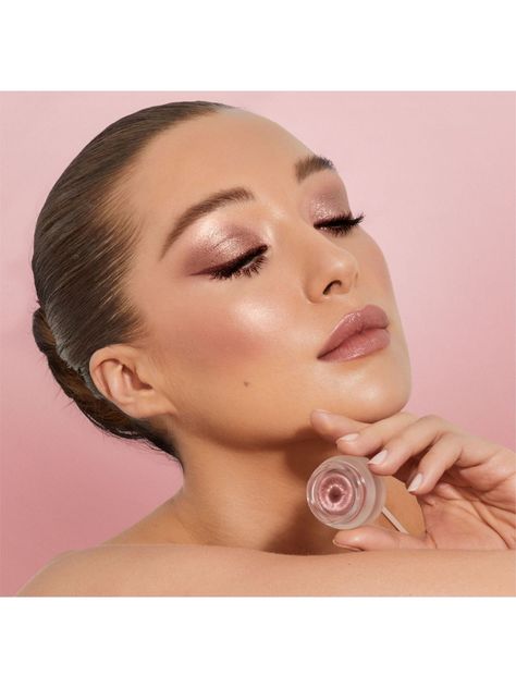 Charlotte Tilbury Champagne Eyeshadow, Pillow Talk Eyeshadow Looks, Eyes To Mesmerise, Golden Makeup, Monolid Eyes, Charlotte Tilbury Pillow Talk, Cream Eye Shadow, Ball Makeup, Rose Gold Eyeshadow