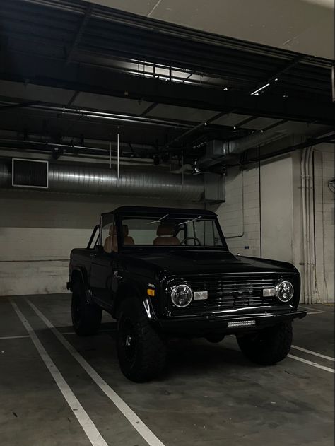 Vintage black bronco with leather interior Black Bronco Aesthetic, Vintage Ford Bronco Interior, Bronco Black, Bronco Vintage, Vintage Ford Bronco Aesthetic, Black Bronco, Vintage Ford Bronco, Vintage Bronco, Bronco Car