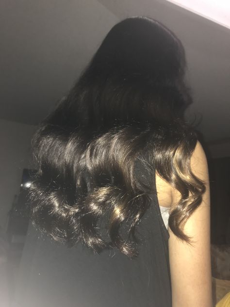 #waivy hair Soft Wavy Hair, Glass Hair, Vision Boards, 2024 Vision, Shiny Hair, Wavy Hair, Medium Hair Styles, Straight Hairstyles, Vision Board