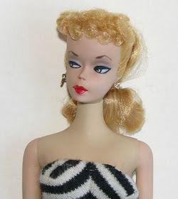 Barbie With Black Hair, Og Barbie, Top Eyeliner, Original Barbie, Play Barbie, Im A Barbie Girl, Oldies But Goodies, Barbie I, Vintage Barbie Dolls