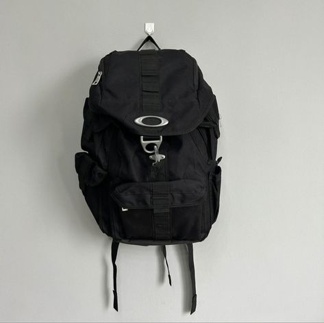 Gorpcore Backpack, Backpack Street Style, Y2k Backpack, Backpack Y2k, Oakley Bag, Oakley Backpack, Techwear Fashion, Aesthetic Backpack, Backpack Fashion