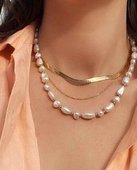 🐚⛓️💛 Layering love Steal this stack and elevate your style 🙌 Get the stack, 20% off when you shop the bundle. 👉🏼Use code ✨INSTABUNDLE20💫 Featured: 〰️5mm snake chain 〰️ Figaro chain 〰️ Ariel Baroque Pearl Necklace Pair with a crisp linen button down, blue jeans, pumps 👠feel like a goddess and slay the day! 💥⏰ Deal ends Saturday 18th @ midnight. Explore & Follow @angelawozniakjewellery www.angelawozniakjewellery.com . . . . #necklaceaddict #necklacelover #necklaceshop #necklacestack #... Jeans Pumps, Figaro Necklace, Gold Snake Chain, 16 Inch Necklace, Chakra Necklace, Baroque Pearl Necklace, Beautiful Gift Wrapping, Chain Extenders, Gold Snake