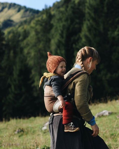 Hiking. Baby Carrier. Adventures. Dear Katrien of @growingwildthings Hiking With Baby, Hiking Baby Carrier, Easy Quotes, Baby Hiking, Quotes Relatable, Future Mommy, Adventure Baby, Being A Mom, Cute Family